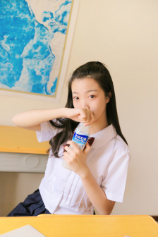 新金梅瓶